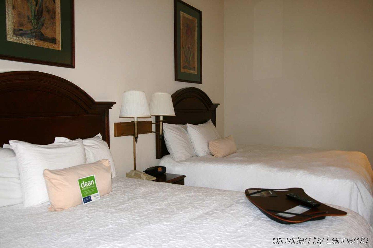 Hampton Inn Wilkesboro Room photo