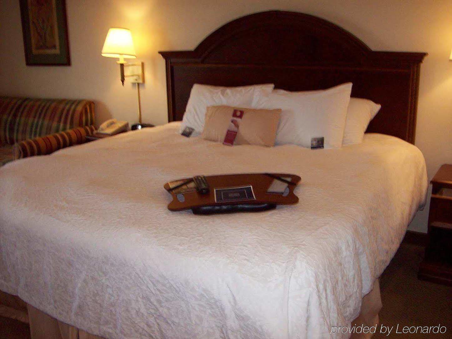Hampton Inn Wilkesboro Room photo